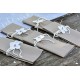 Personnalisation de serviettes avec des orchidée et perles blanches