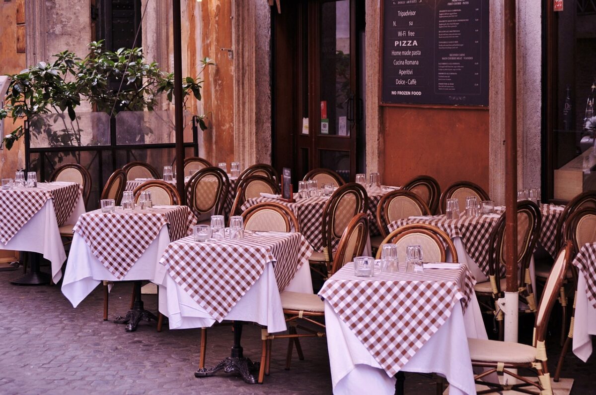 Le d√©cor chaleureux des bistros d’antan pour un coin repas accueillant √† la maison