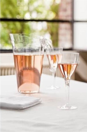Carafe jetable ou en plastique dur réutilisable